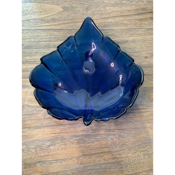 Vintage Blue Glass Footed Leaf-Shaped Dish 12"x11"x3.5" Decorative Bowl Home Dec - Picture 1 of 4